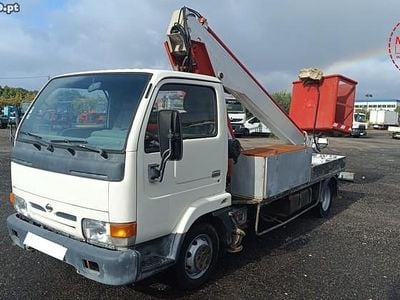 Usado Nissan Cabstar 90 HP (66 kW) 2001 Branco Pickup