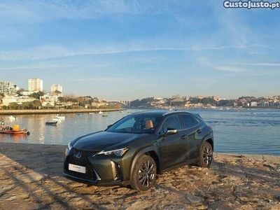 Outra Usado 2023 Lexus UX 250h Sport Line SUV | € 41.500