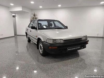 Cinza Usado 1989 Toyota Corolla Sedan | € 1.750