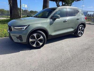 Usado Volvo XC40 163 HP (119 kW) 2025 Verde SUV
