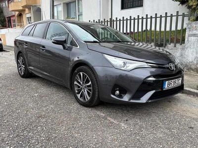 Cinzento Usado 2017 Toyota Avensis Carrinha | € 15.000