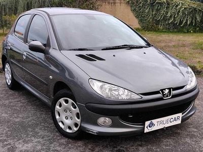 Usado Peugeot 206 68 HP (50 kW) 2009 Cinzento
