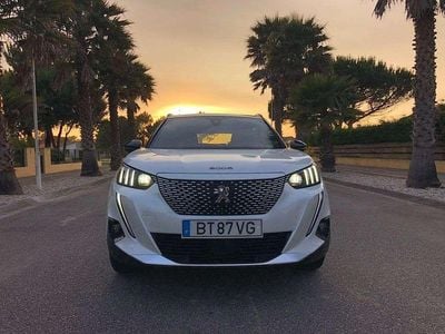 Branco Usado 2021 Peugeot e-2008 GT SUV | € 20.899 (Preço justo)