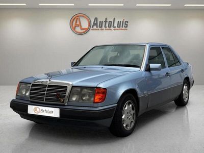 Azul Usado 1992 Mercedes E250 Sedan | € 6.500