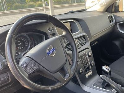 usado Volvo V40 preto incrível