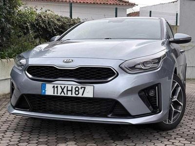 Usado Kia ProCeed 140 HP (102 kW) 2019 Cinzento Carrinha