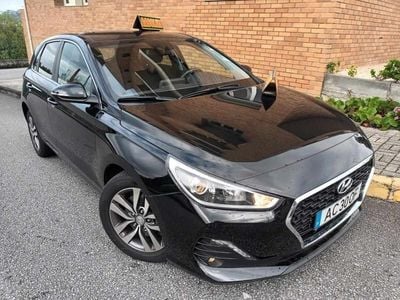 Usado Hyundai i30 120 HP (88 kW) 2020 Preto