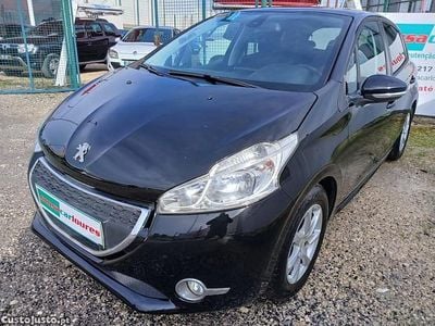Preto Usado 2015 Peugeot 208 Active Citadino | € 7.450 (Bom preço)