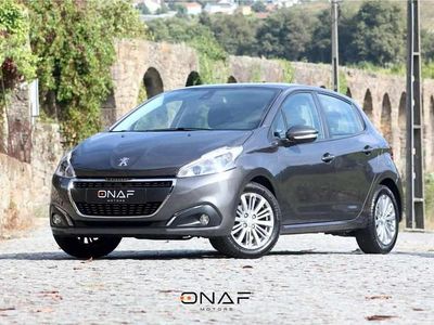 Usado Peugeot 208 82 HP (60 kW) 2019 Cinzento Citadino