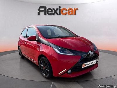 Vermelho Usado 2018 Toyota Aygo X-play Citadino | € 10.490 (Preço justo)