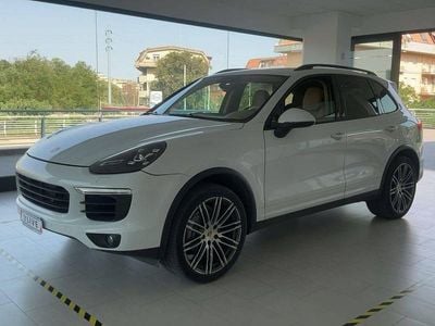 Branco Usado 2015 Porsche Cayenne SUV | € 47.500 (Caro)