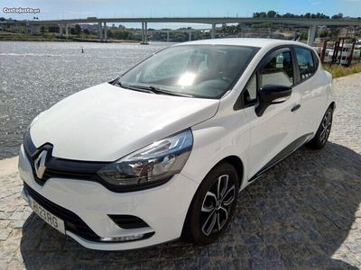 usado Renault Clio IV 1.2 16v 75cv ZEN 02/2018 - 57.274kms