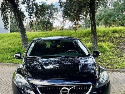 Usado 2017 Volvo V40 Momentum Sedan | € 14.750 (Preço elevado)
