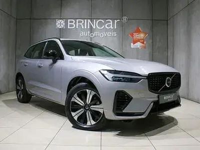 Usado Volvo XC60 Plus 350 HP (257 kW) 2023 Cinza prata SUV