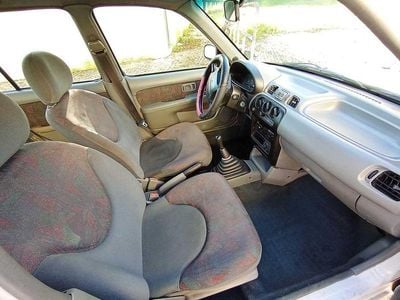 Usado Nissan Micra 2000 Sedan