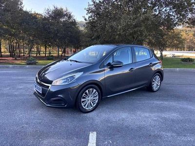 Cinzento Usado 2016 Peugeot 208 Citadino | € 9.750 (Preço justo)