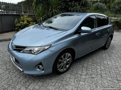 Toyota Auris Hybrid