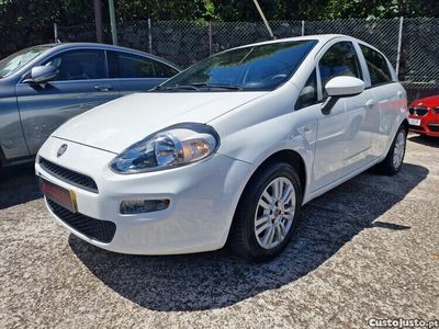 Usado Fiat Punto Easy 69 HP (50 kW) 2017 Branco Citadino