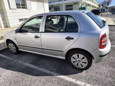 Usado Skoda Fabia 75 HP (55 kW) 2001 Sedan