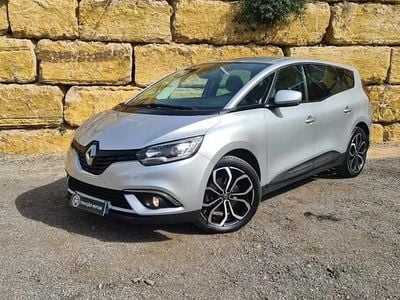 Cinzento (metalizado) Usado 2019 Renault Grand Scénic IV Intens Monovolume | € 18.500 (Preço justo)