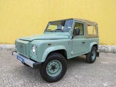 Usado Land Rover Defender Heritage 122 HP (89 kW) 2012 Verde claro SUV