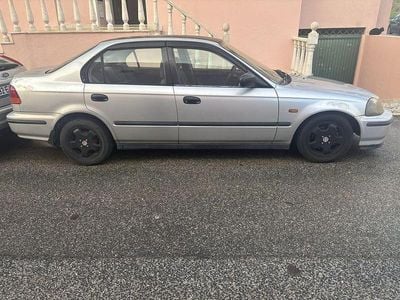 Usado Honda Civic 115 HP (84 kW) 1998 Sedan