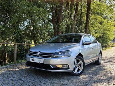 Usado VW Passat 105 HP (77 kW) 2014 Cinzento