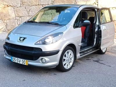 Usado Peugeot 1007 68 HP (50 kW) 2005 Cinza prata Monovolume