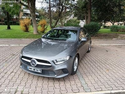 Cinza Usado 2019 Mercedes A200 Progressive Citadino | € 23.990 (Preço elevado)