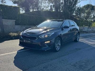 Cinza Usado 2021 Kia Ceed Sport Citadino | € 16.400 (Preço justo)