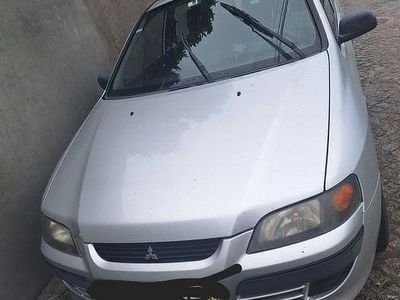 Usado 2002 Mitsubishi Space Star Sedan | € 2.000