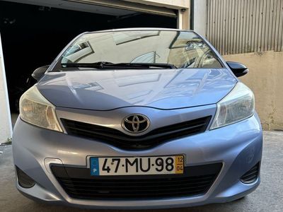 usado Toyota Yaris 1.4 D-4D Active