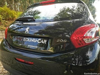 Preto Usado 2015 Peugeot 208 Active Citadino | € 7.500 (Bom preço)