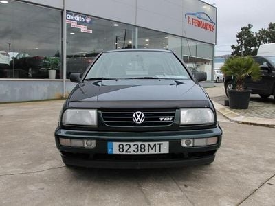 Usado VW Jetta 90 HP (66 kW) 1998 Verde