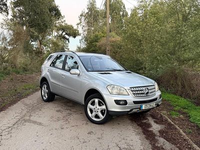 Usado Mercedes ML320 224 HP (164 kW) 2006 Cinza SUV