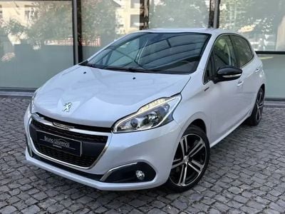 Branco Usado 2016 Peugeot 208 GT-line Citadino | € 10.900 (Preço justo)