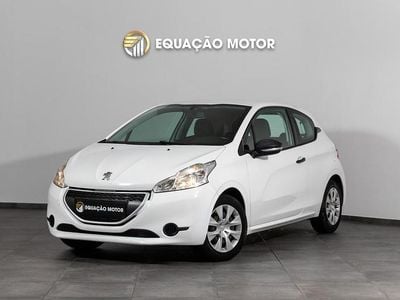 Branco Usado 2014 Peugeot 208 Access Citadino | € 7.400 (Preço justo)