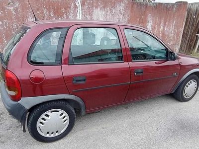 Outra Usado 1996 Opel Corsa Sedan | € 1.599
