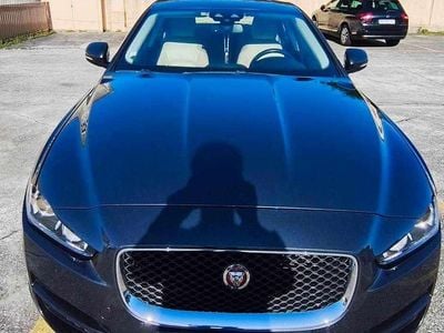 Cinzento Usado 2015 Jaguar XE Sedan | € 12.500 (Bom preço)
