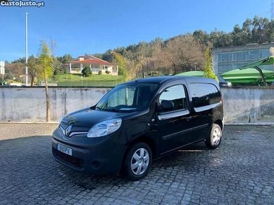 Usado Renault Kangoo 90 HP (66 kW) 2017 Preto Monovolume