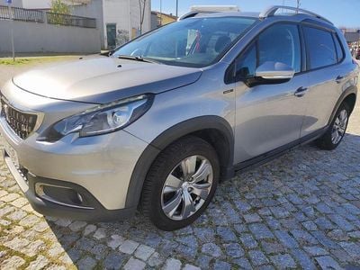 Usado Peugeot 2008 Signature Sky 130 HP (95 kW) 2019 SUV
