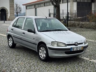 Cinza Usado 2002 Peugeot 106 Citadino | € 1.250