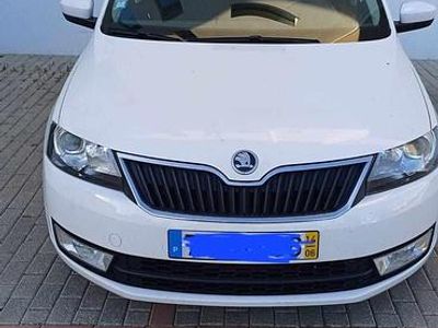 Branco Usado 2014 Skoda Rapid Citadino | € 8.500