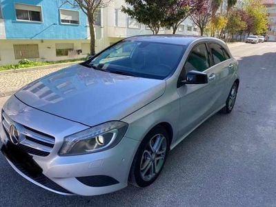 Usado Mercedes A180 122 HP (89 kW) 2013 Cinzento Citadino