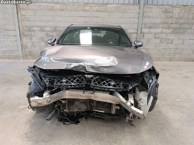 Cinza Usado 2018 Mercedes A180 | € 8.980