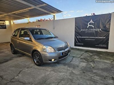 Cinza Usado 2005 Toyota Yaris | € 7.500