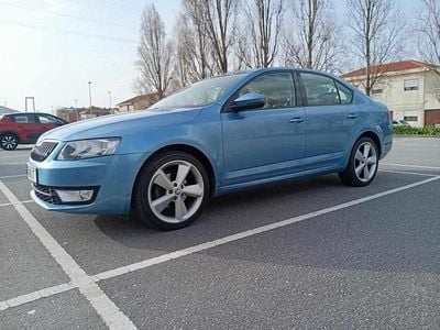 Usado Skoda Octavia 140 HP (102 kW) 2014 Azul Citadino