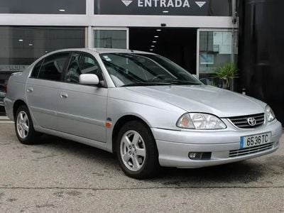 Cinzento Usado 2002 Toyota Avensis Sol Sedan | € 5.500