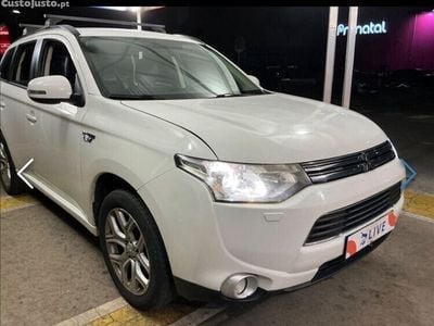 Branco Usado 2014 Mitsubishi Outlander P-HEV SUV | € 15.900