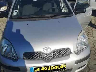 Cinza prata Usado 2003 Toyota Yaris Luna Citadino | € 4.480
